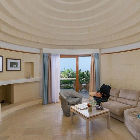 Hotel Ta' Cenc & Spa Sannat Εξωτερικό φωτογραφία A living room in a suite at the Atlantis Paradise Island