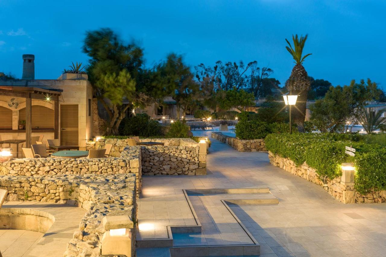 Hotel Ta' Cenc & Spa Sannat Εξωτερικό φωτογραφία The resort at night
